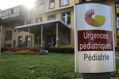 Seule la vraie maman peut venir : une mère lesbienne refoulée aux urgences pédiatriques